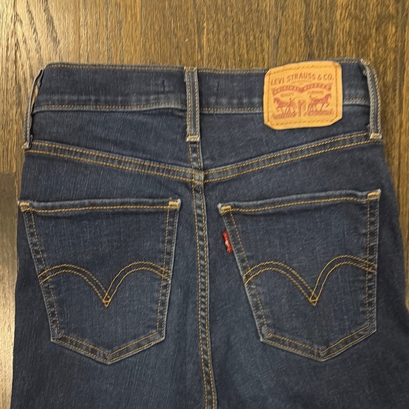 Women's Levi’s Blue Jeans (size 26) - Picture 5 of 6